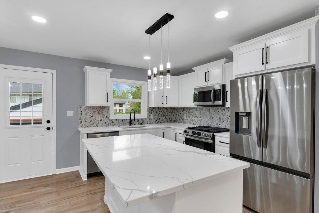 18514 E 8th Street — photo 10