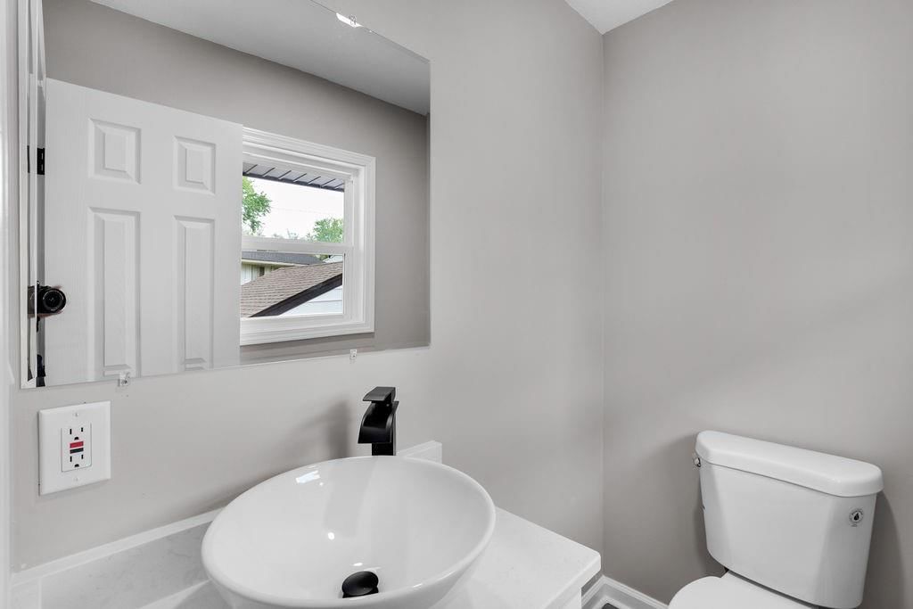 18514 E 8th Street — photo 26
