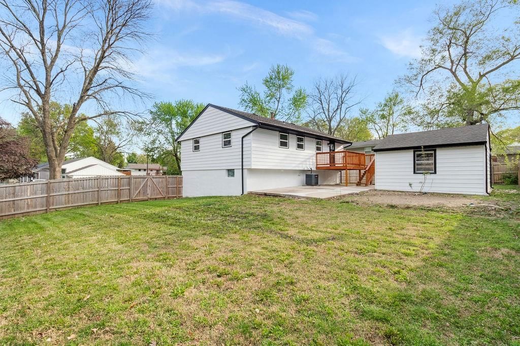 18514 E 8th Street — photo 35