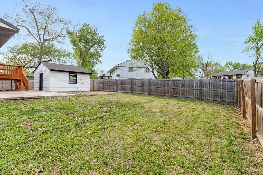 18514 E 8th Street — photo 36