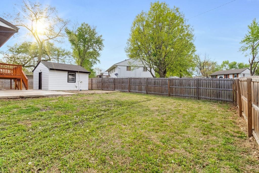 18514 E 8th Street — photo 37