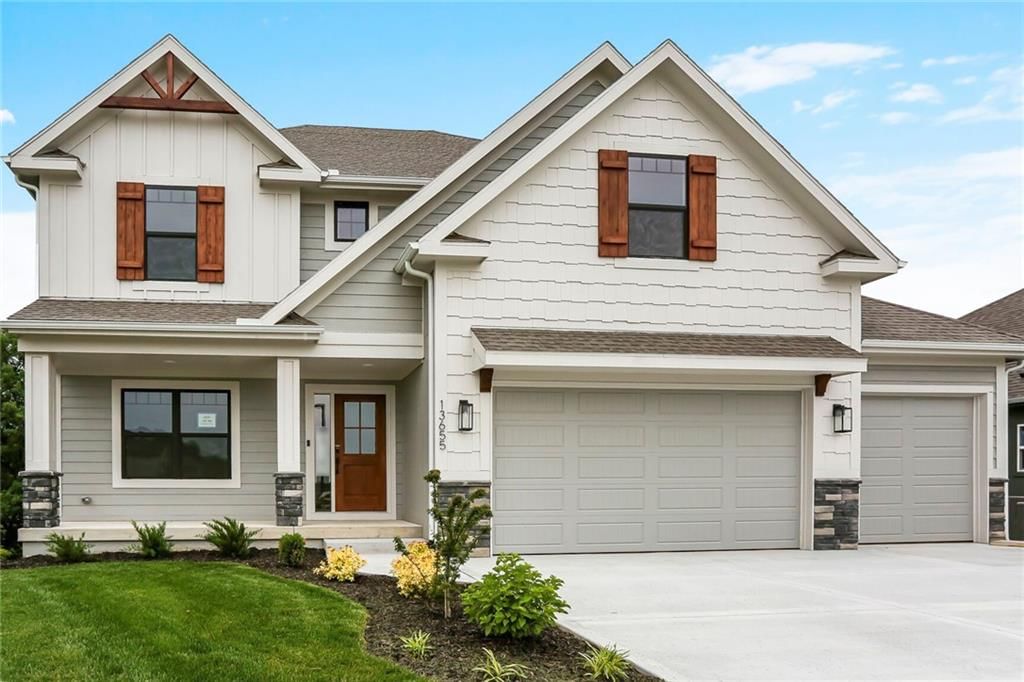 13655 NW 70th Street, Parkville, MO