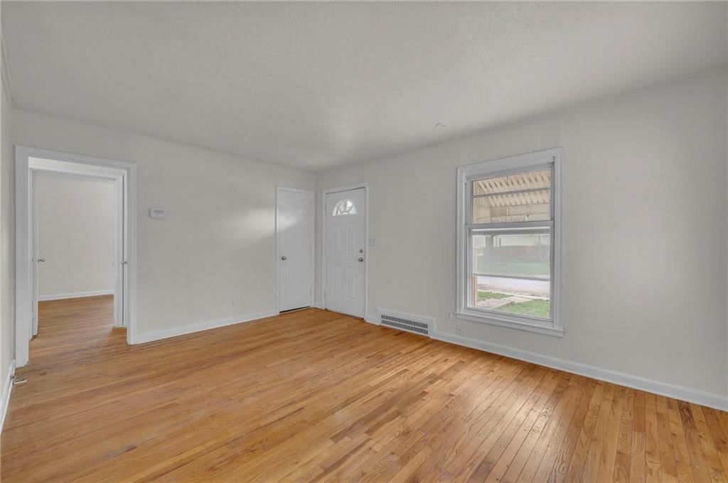 1444 E 21st Avenue — photo 5