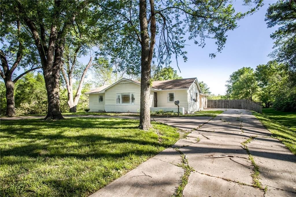 4904 Grandview Road — photo 1
