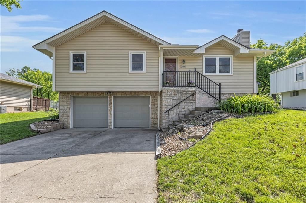 1905 NE Patterson Drive — photo 1
