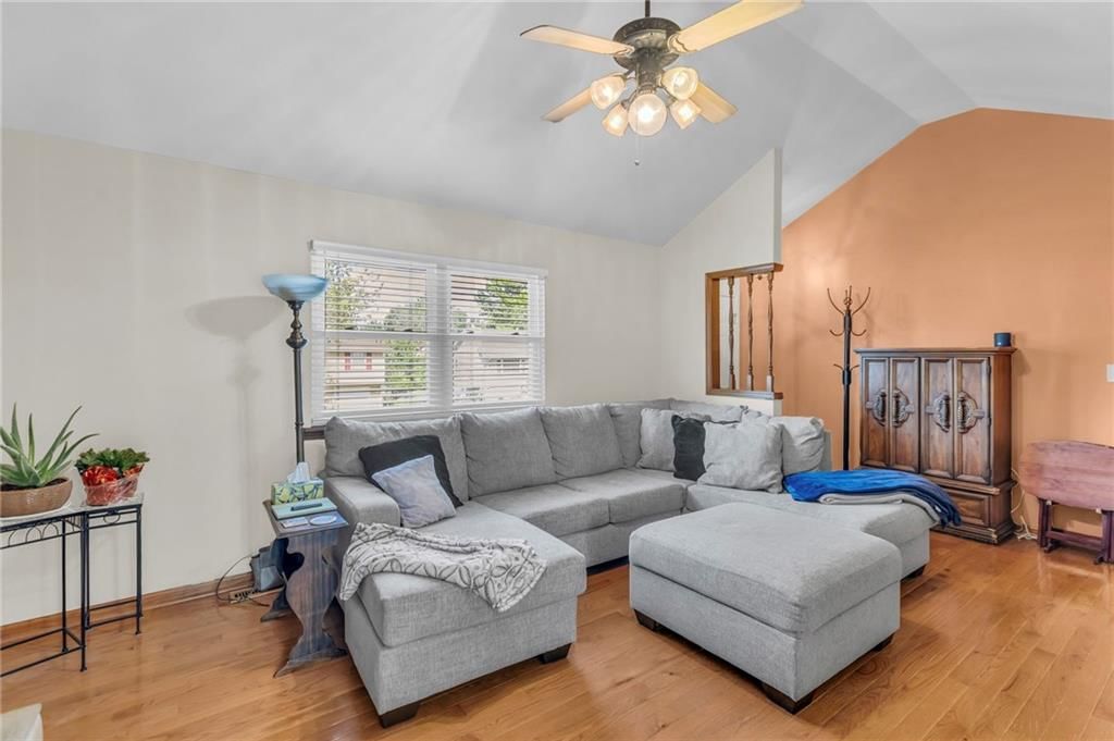 1905 NE Patterson Drive — photo 5
