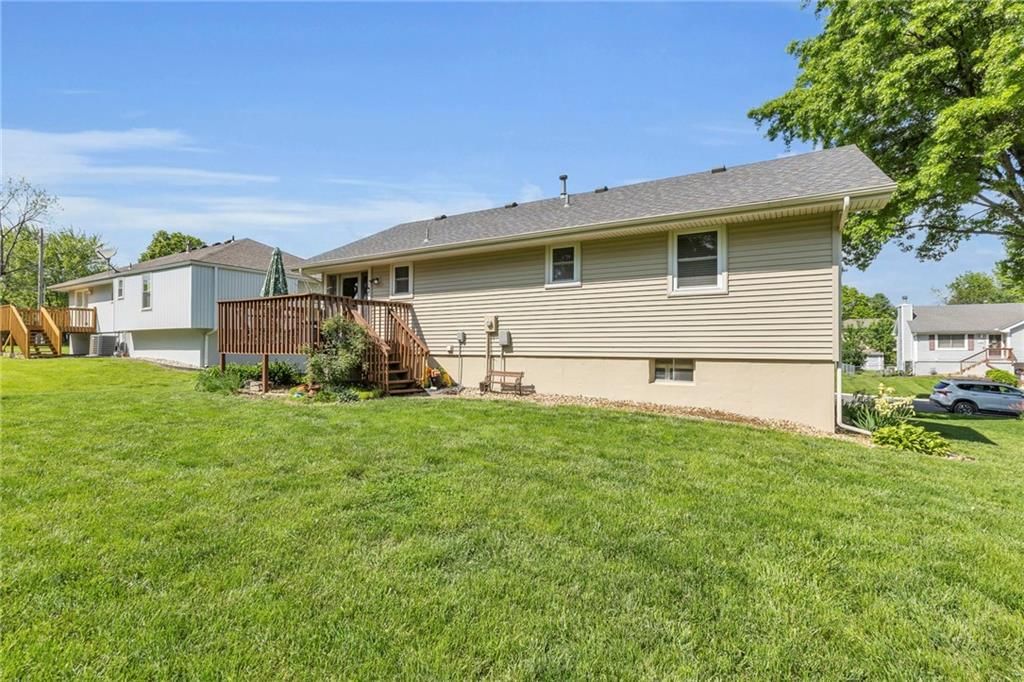 1905 NE Patterson Drive — photo 31