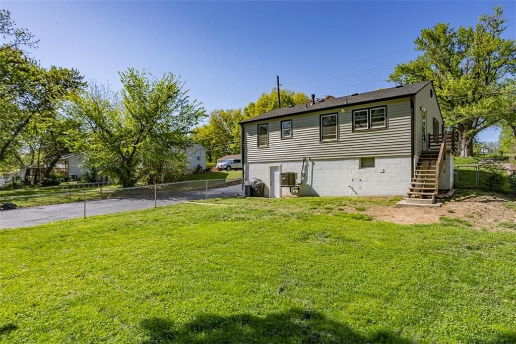 7801 Longwood Avenue — photo 9