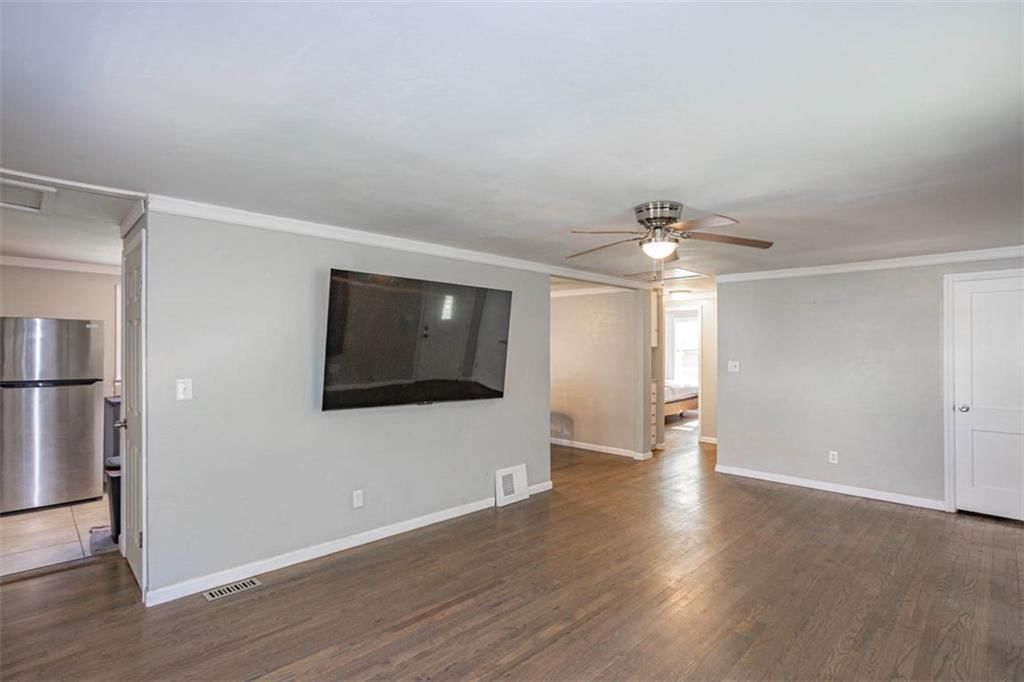7801 Longwood Avenue — photo 11