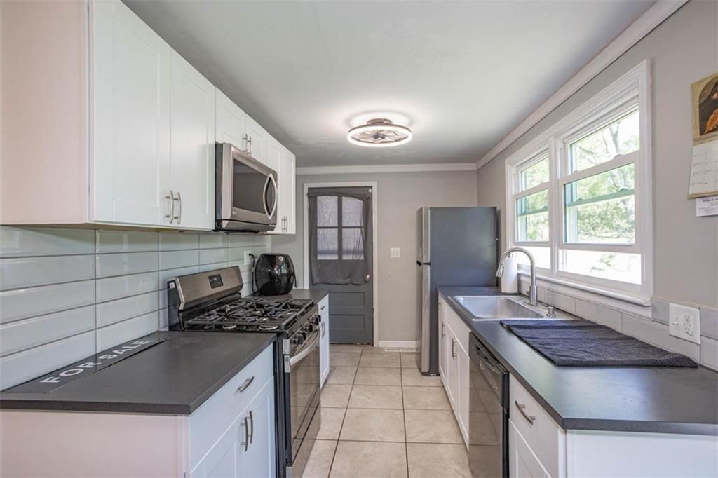 7801 Longwood Avenue — photo 15