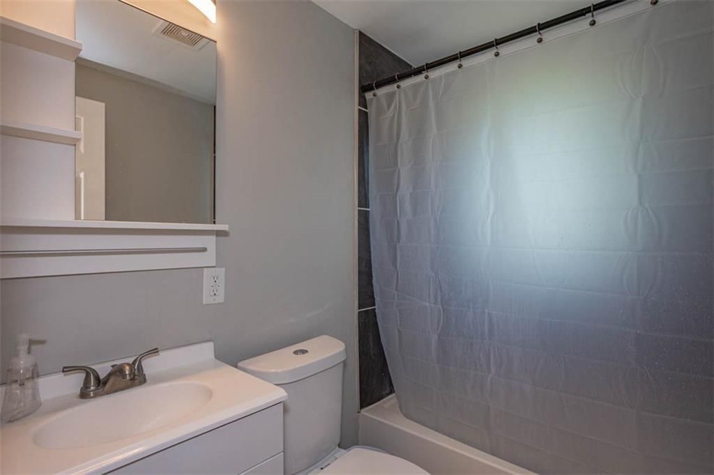 7801 Longwood Avenue — photo 21
