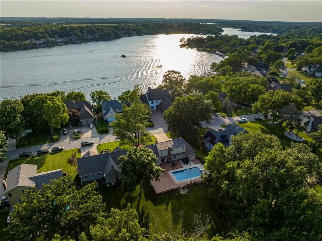 Photo 3 of 54 - 455 N Winnebago Drive