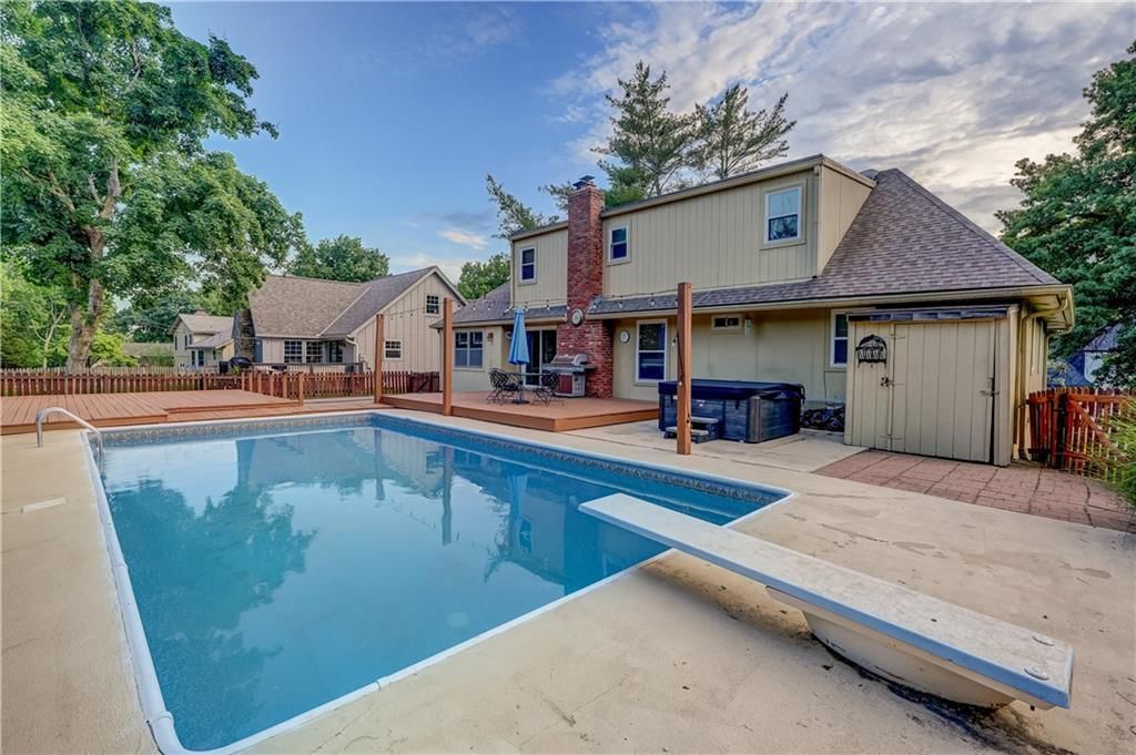 Photo 7 of 54 - 455 N Winnebago Drive