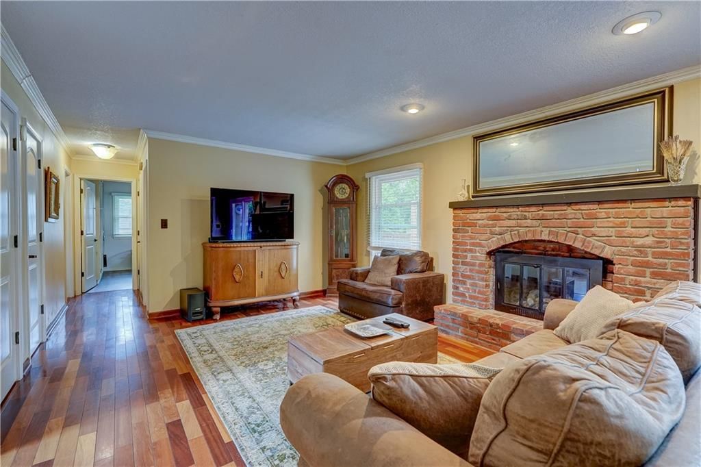 Photo 14 of 54 - 455 N Winnebago Drive