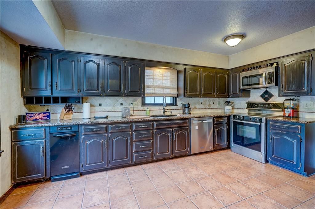 Photo 18 of 54 - 455 N Winnebago Drive