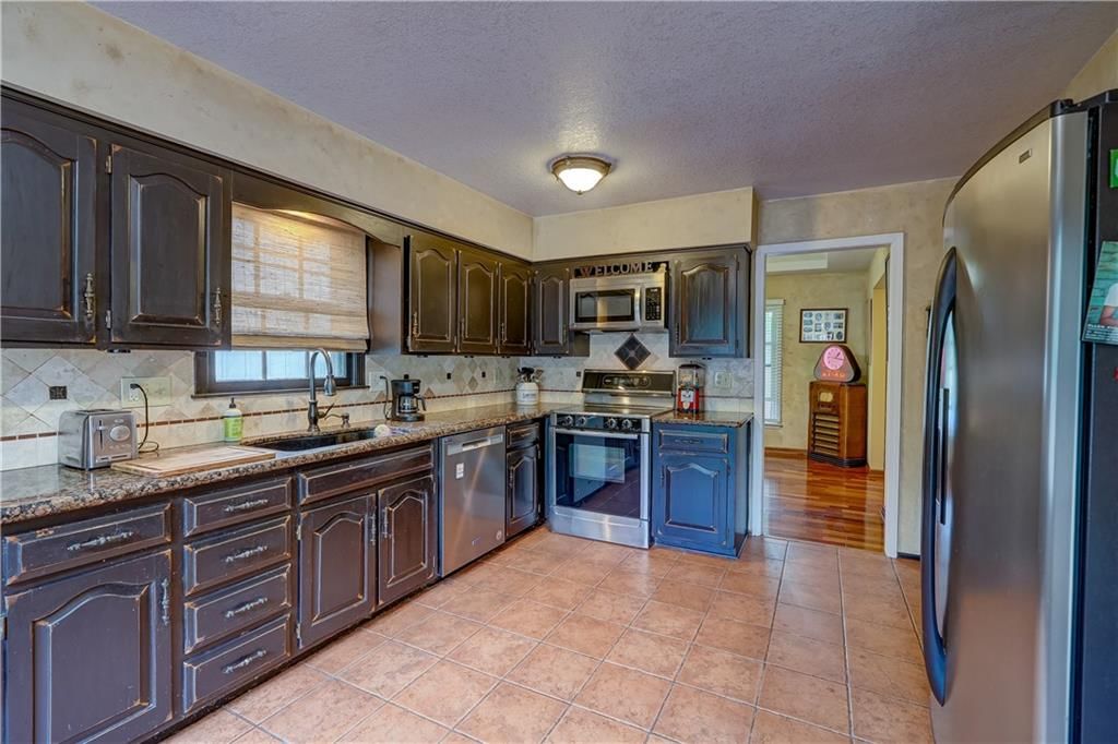 Photo 19 of 54 - 455 N Winnebago Drive