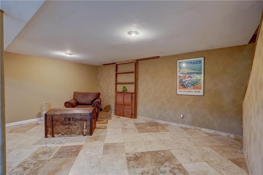 Photo 36 of 54 - 455 N Winnebago Drive