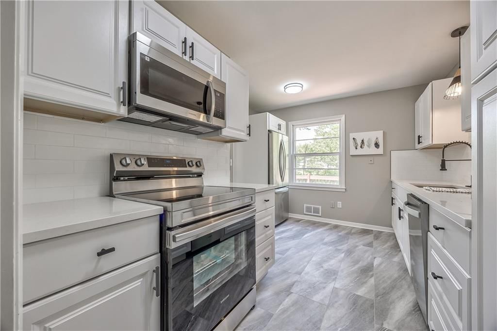 9724 W 91st Street — photo 11