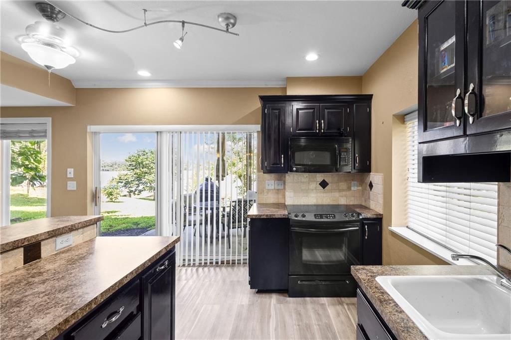 14 Emerald Shore Drive — photo 36