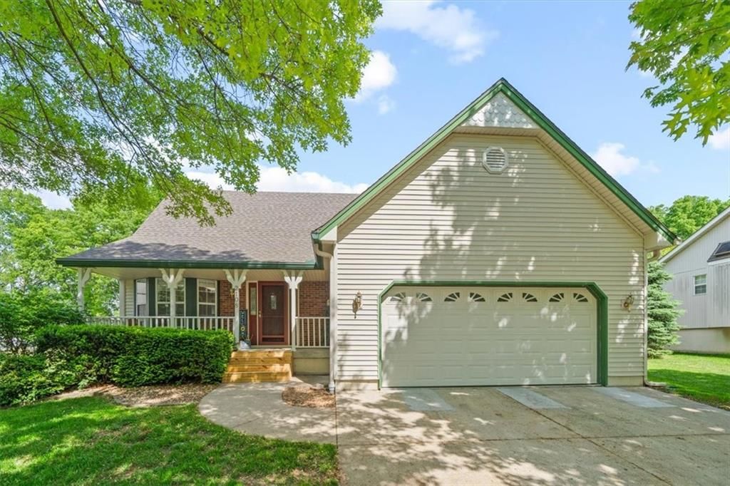 2108 Sunset Circle, Pleasant Hill, MO