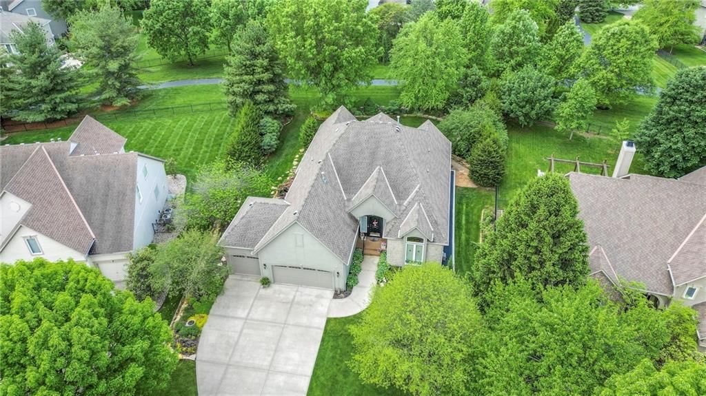2945 W 143rd Terrace — photo 49