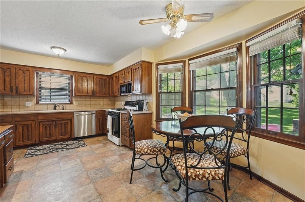 10624 W 99th Street — photo 16