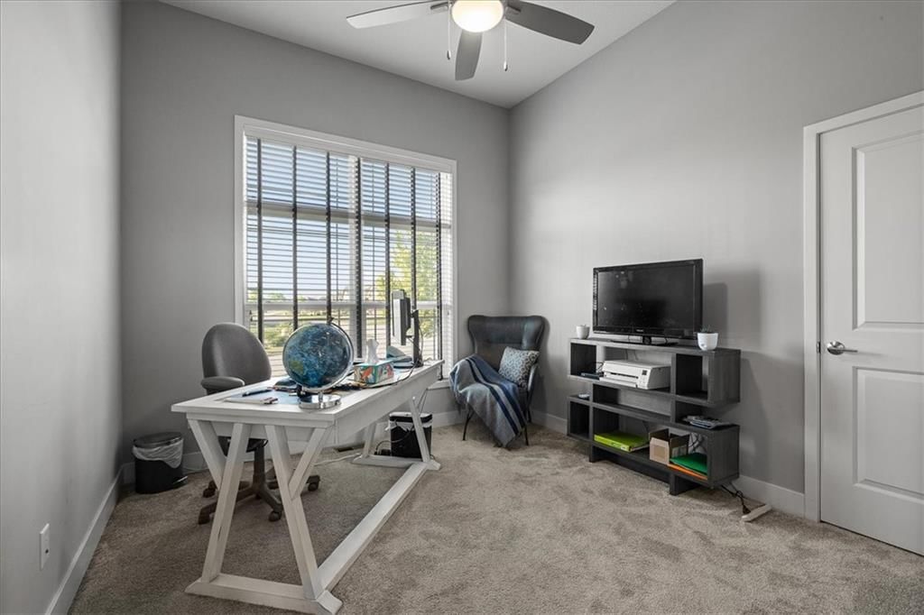 Photo 6 of 41 - 4234 Lakeview Terrace