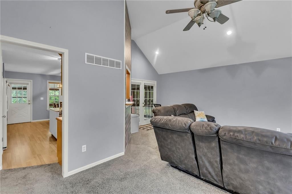 703 Oakwood Street — photo 6
