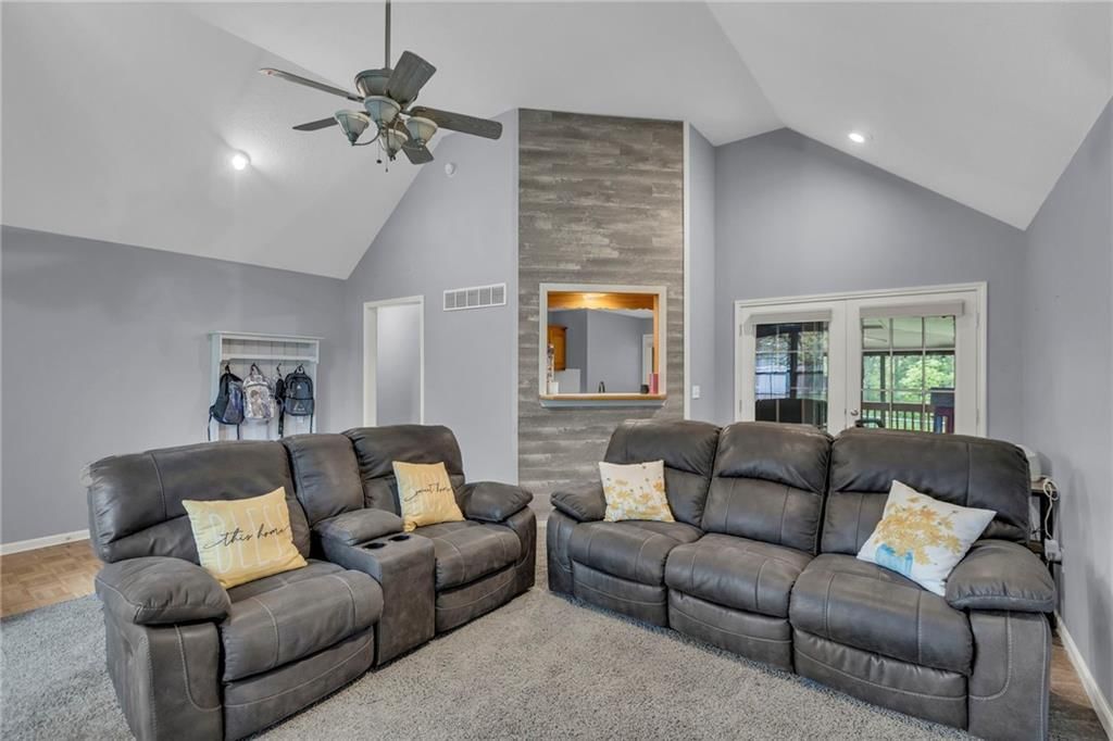 703 Oakwood Street — photo 8