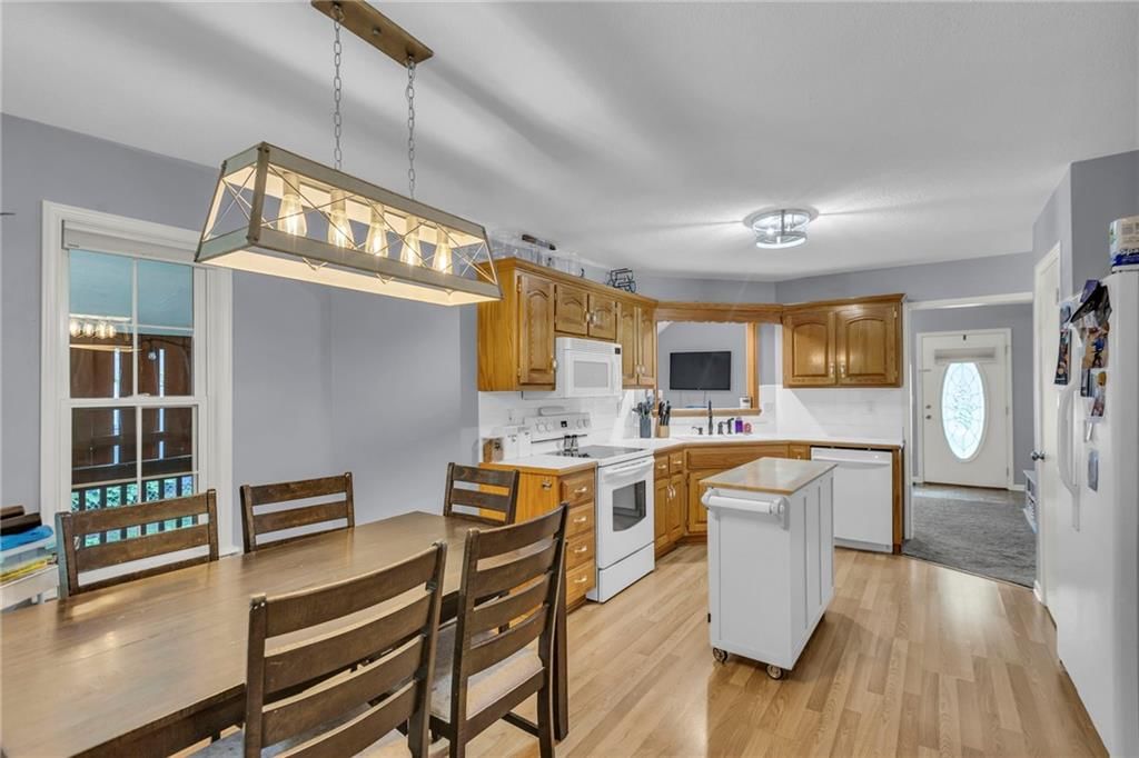 703 Oakwood Street — photo 10