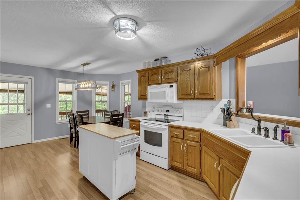 703 Oakwood Street — photo 13