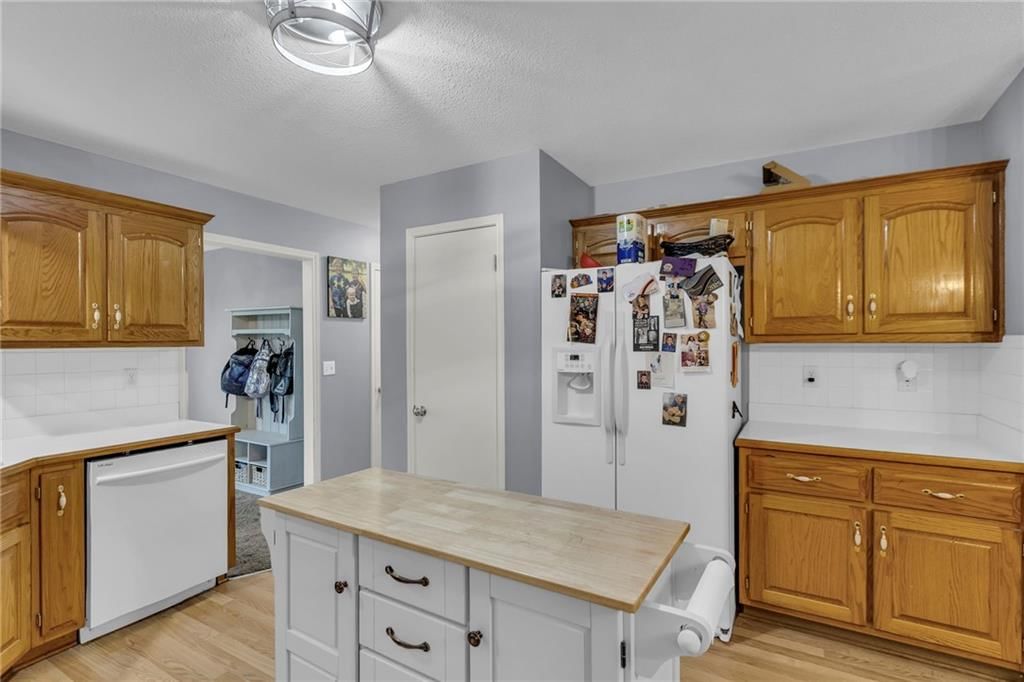 703 Oakwood Street — photo 15