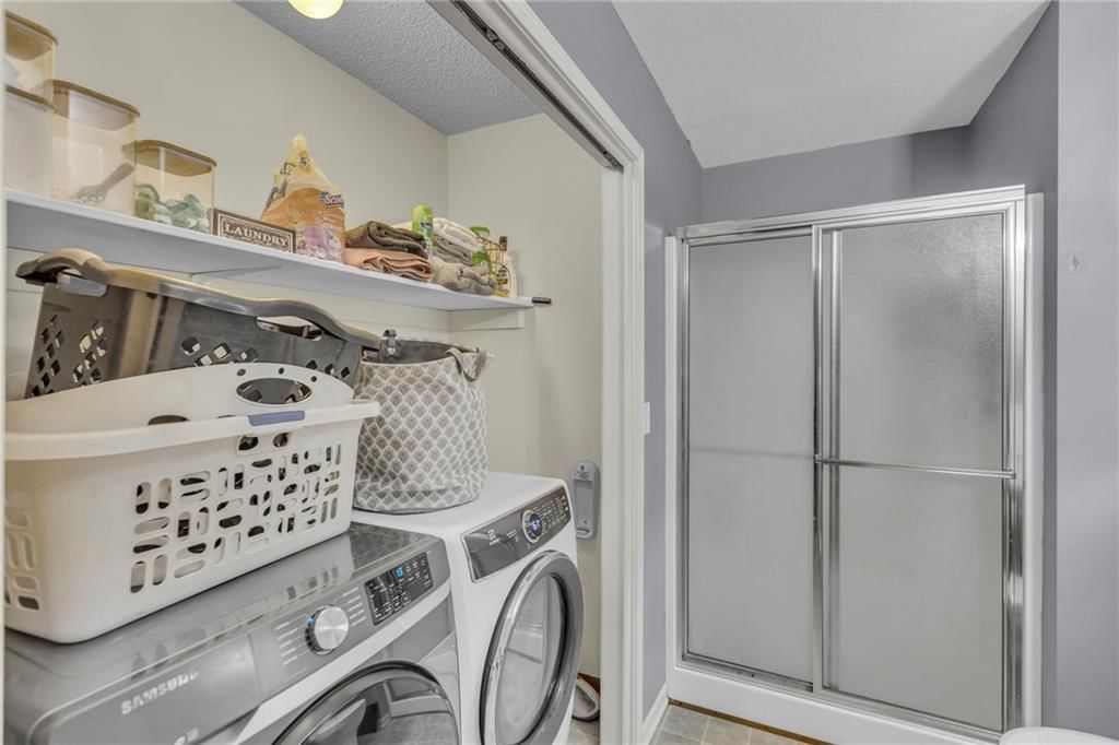 703 Oakwood Street — photo 25