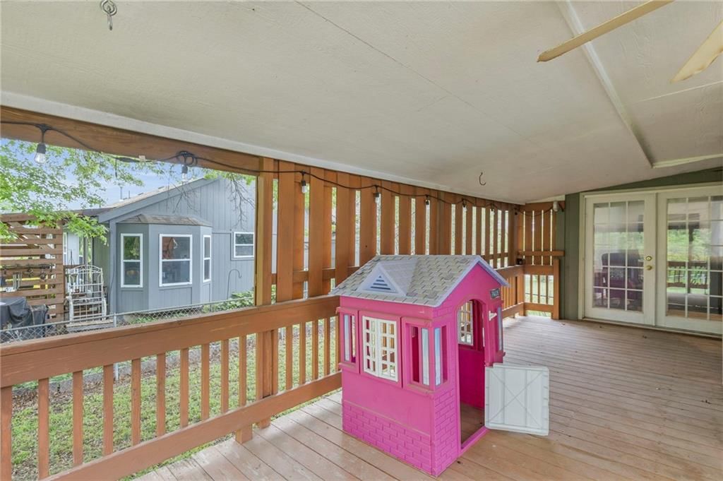 703 Oakwood Street — photo 34