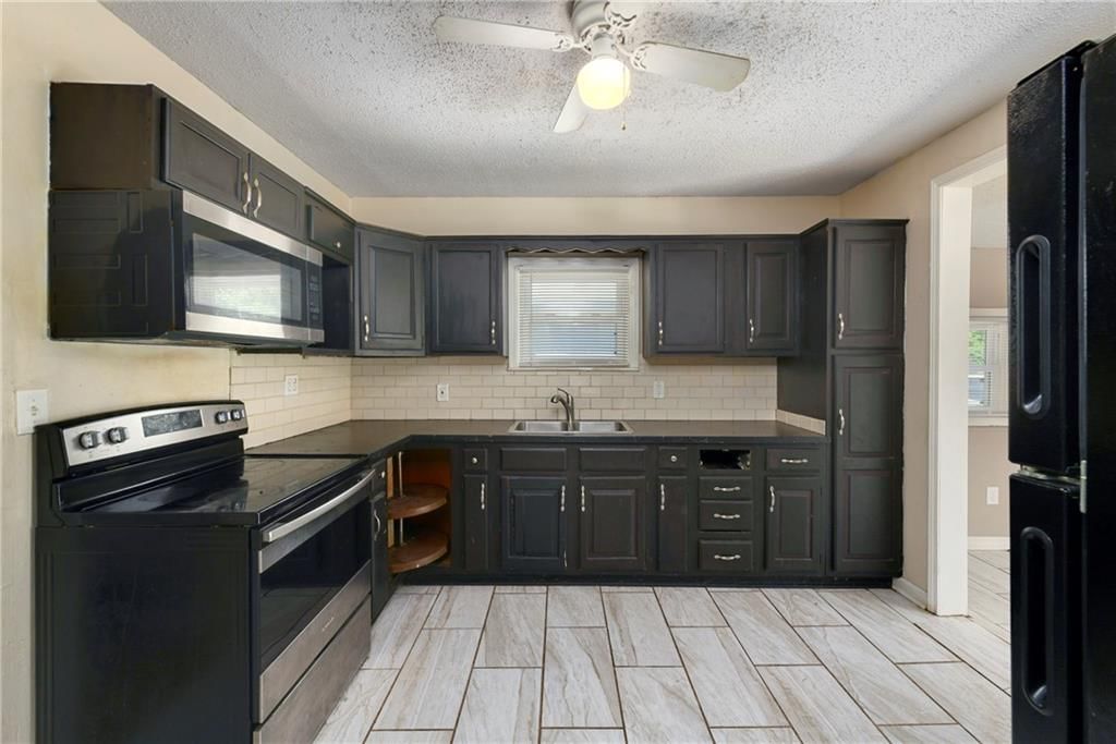 2431 Vermont Avenue — photo 8