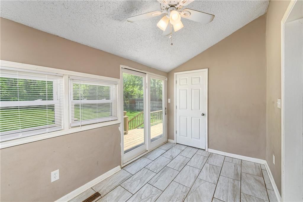 2431 Vermont Avenue — photo 11