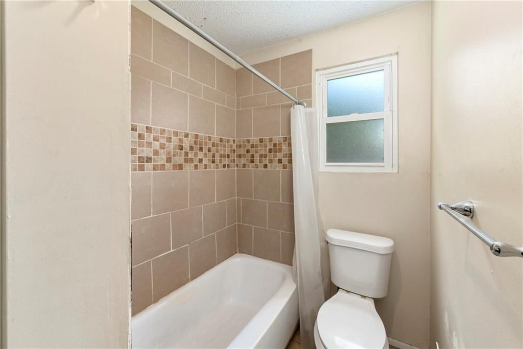 2431 Vermont Avenue — photo 14