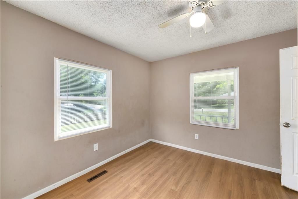 2431 Vermont Avenue — photo 16