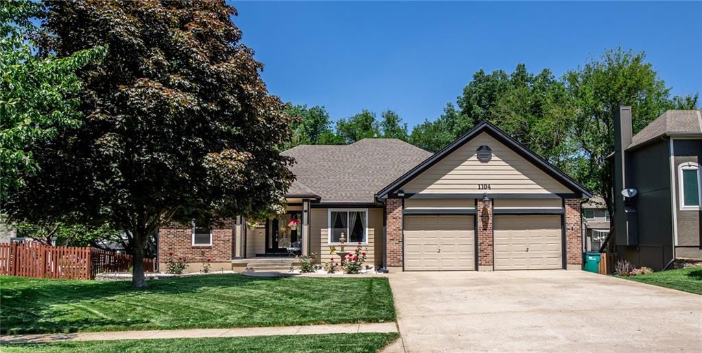 1104 N 2nd Street East Street, Louisburg, KS