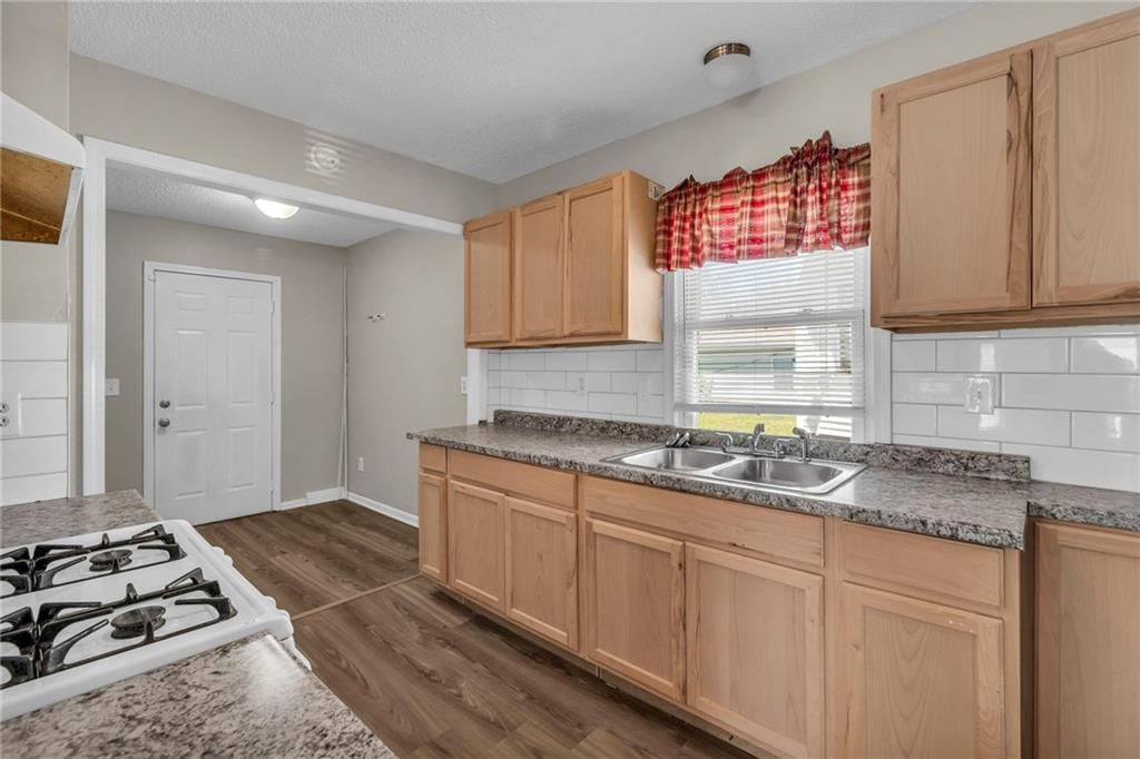 2722 Brighton Avenue — photo 9