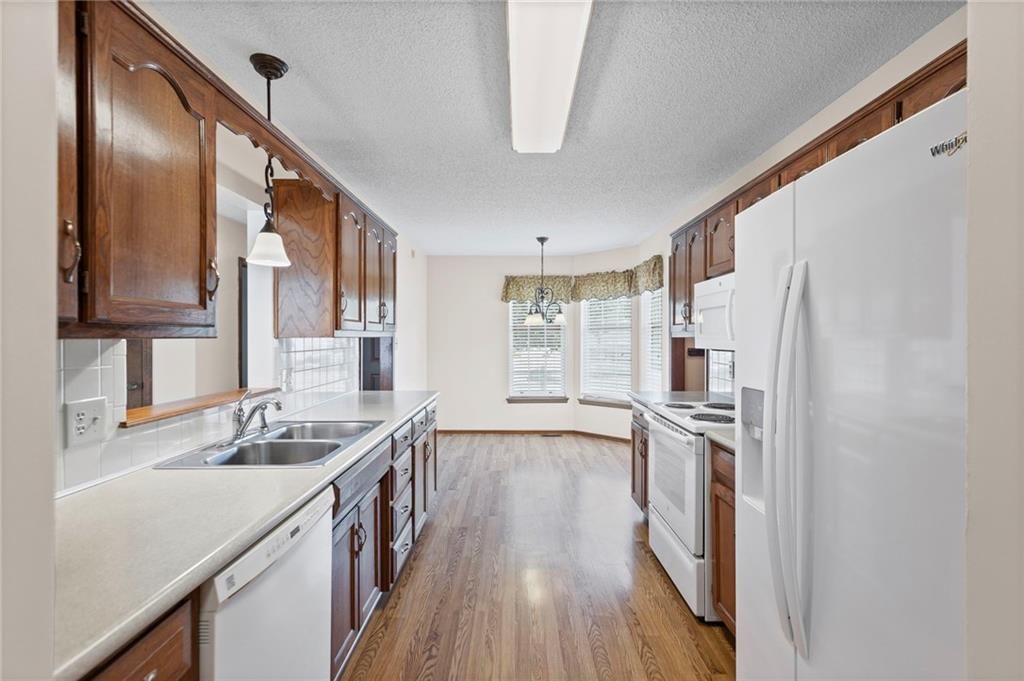 Photo 5 of 33 - 16611 E 53RD Street