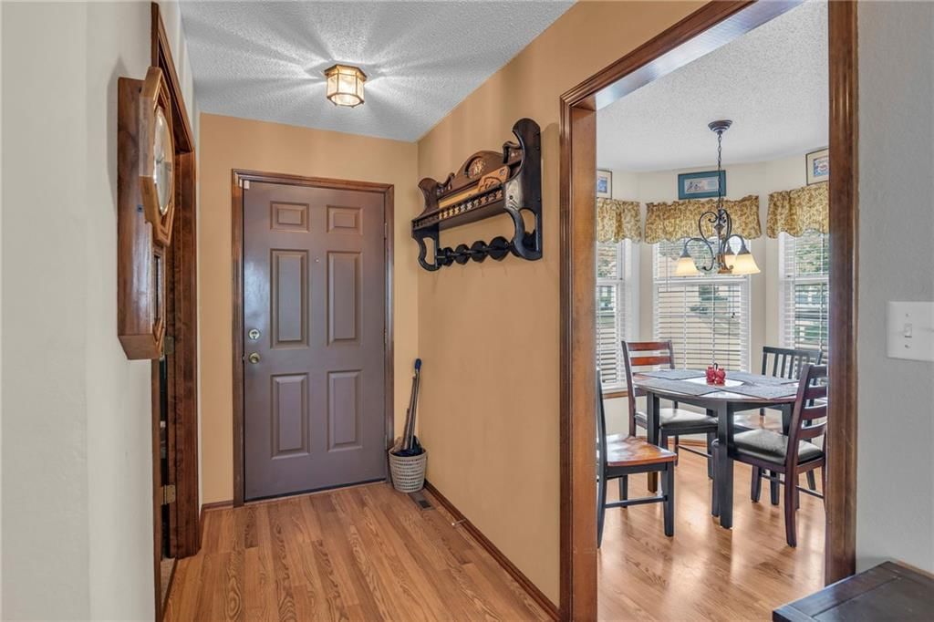 Photo 15 of 33 - 16611 E 53RD Street
