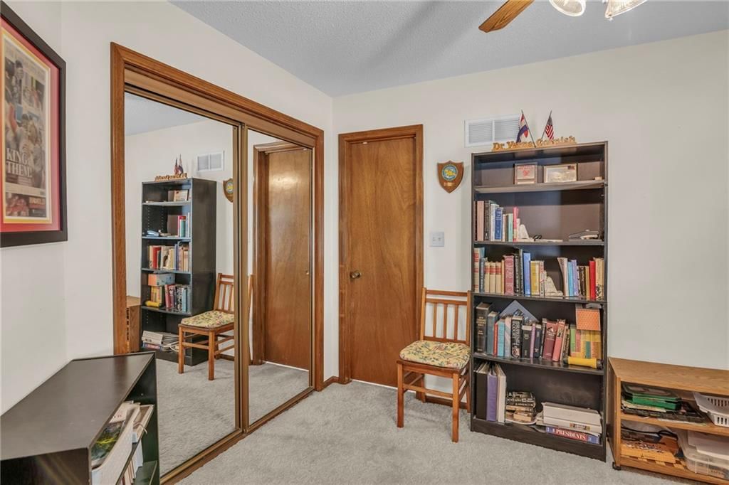Photo 17 of 33 - 16611 E 53RD Street