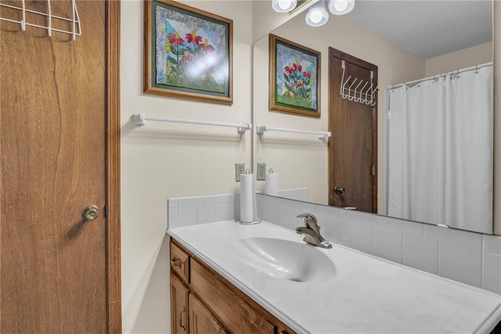 Photo 18 of 33 - 16611 E 53RD Street