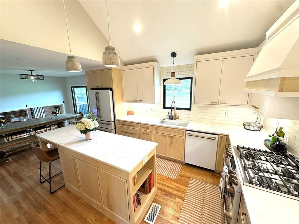 9314 Roe Avenue — photo 6
