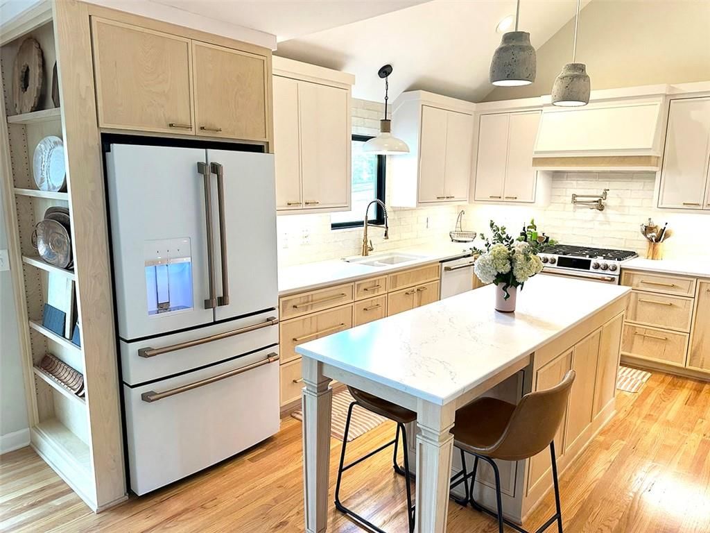 9314 Roe Avenue — photo 8