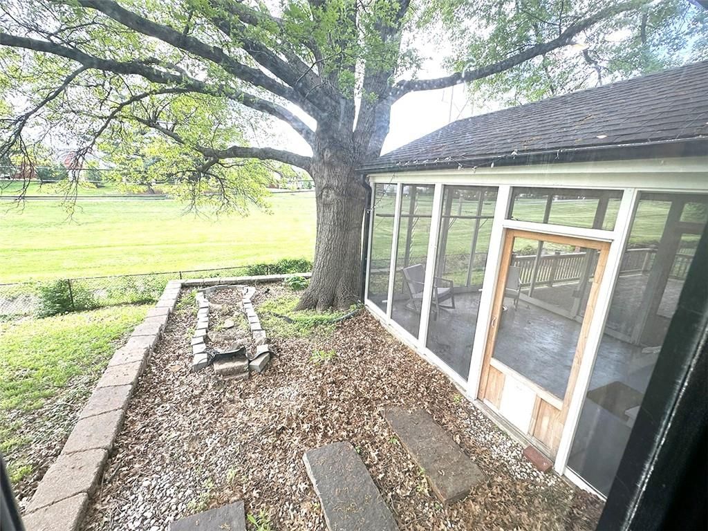 9314 Roe Avenue — photo 21