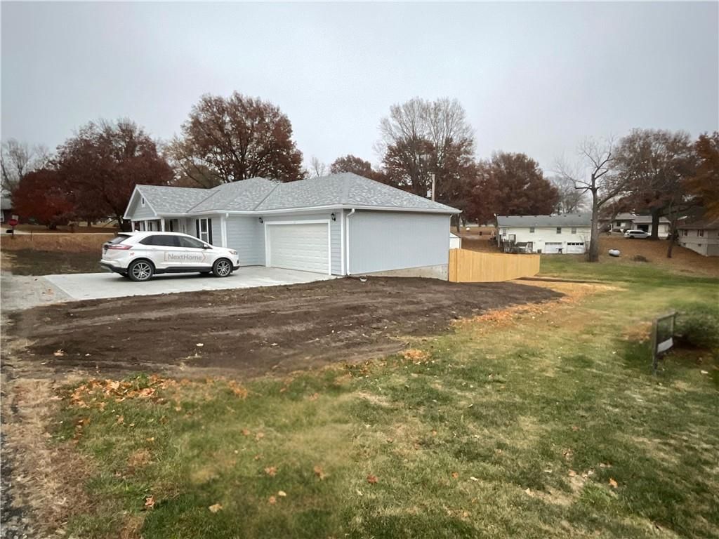 300 MAPLE Terrace — photo 4