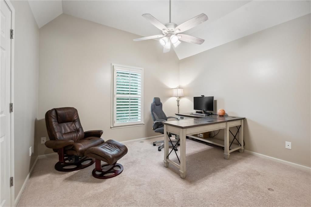 Photo 17 of 48 - 14910 Rhodes Circle