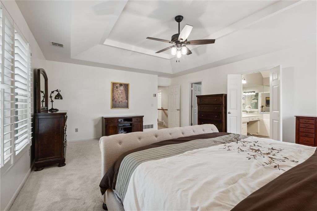 Photo 20 of 48 - 14910 Rhodes Circle